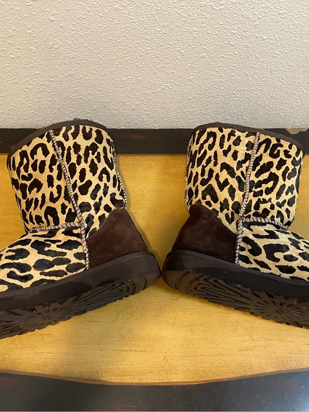 UGG Australia Classic Short Exotic Leopard Calf Hair Boots Size 9 | 1002790